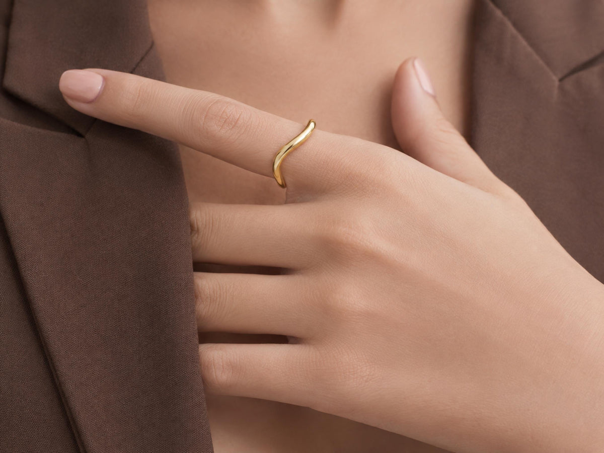 Sculpted Wave Ring – 3mm in solid gold, view 9