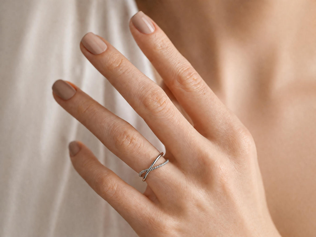 Twisted Duo Ring Set – Smooth and Twist Bands in solid gold, view 5