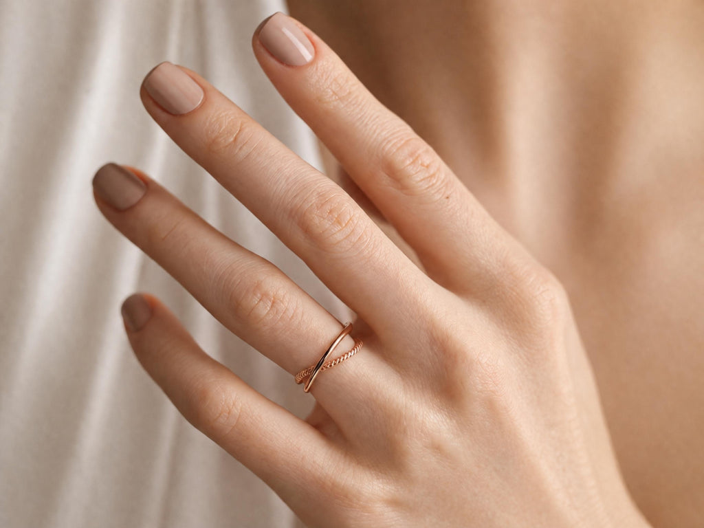 Twisted Duo Ring Set – Smooth and Twist Bands in solid gold, view 6