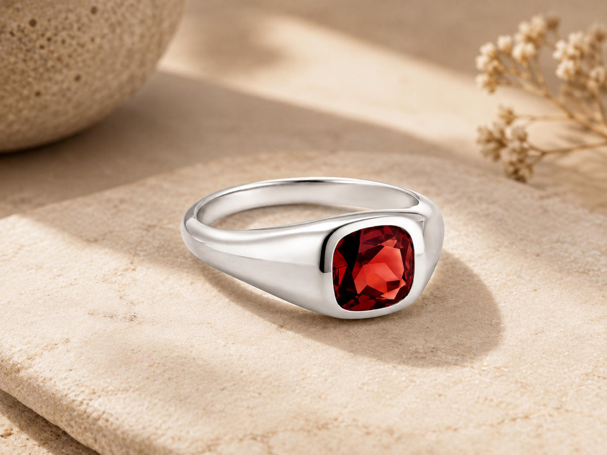 Red Stone Pinky Signet Ring – 7mm in solid gold, view 3