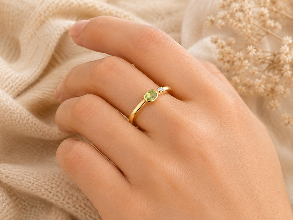 Green Stone Bar Ring – 1.5mm in solid gold, view 8