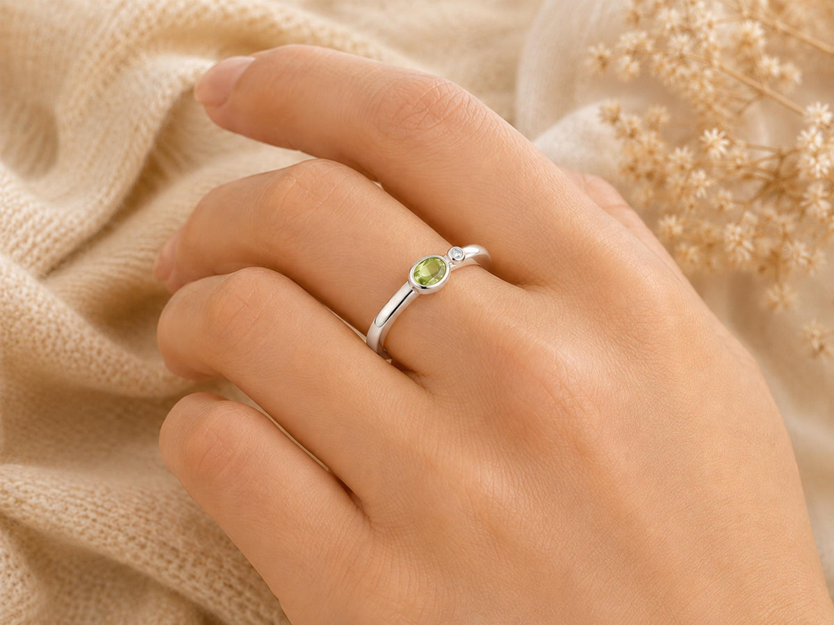 Green Stone Bar Ring – 1.5mm in solid gold, view 9