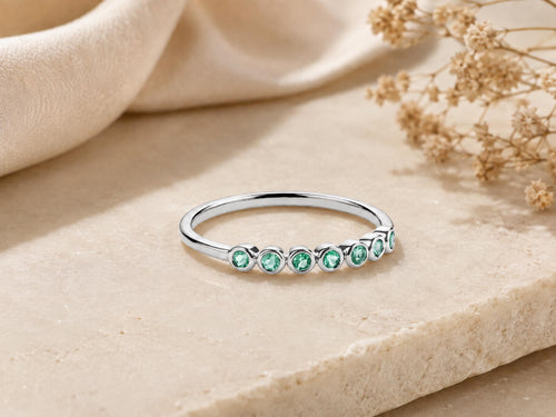 Bezel Emerald Half Eternity Band – 2.5mm in solid gold, view 2