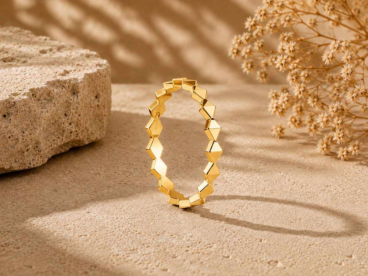 Faceted Zigzag Stacking Band – 2.5mm in solid gold, view 6