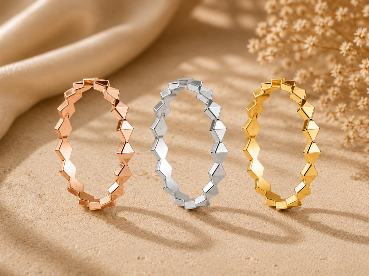 Faceted Zigzag Stacking Band – 2.5mm in solid gold, view 7