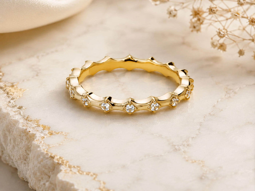 Scalloped Crown Stacking Ring – 2.8mm in solid gold