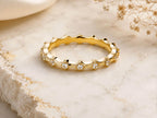 Scalloped Crown Stacking Ring – 2.8mm in solid gold