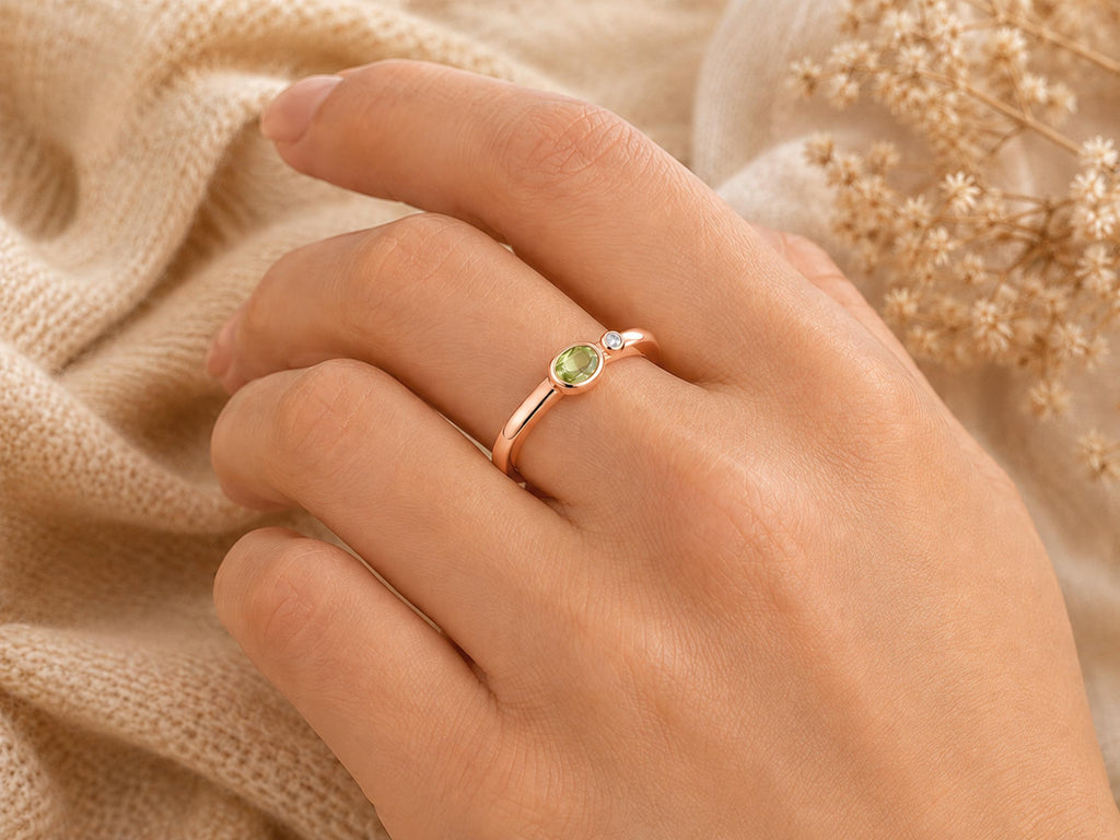 Green Stone Bar Ring – 1.5mm in solid gold, view 10