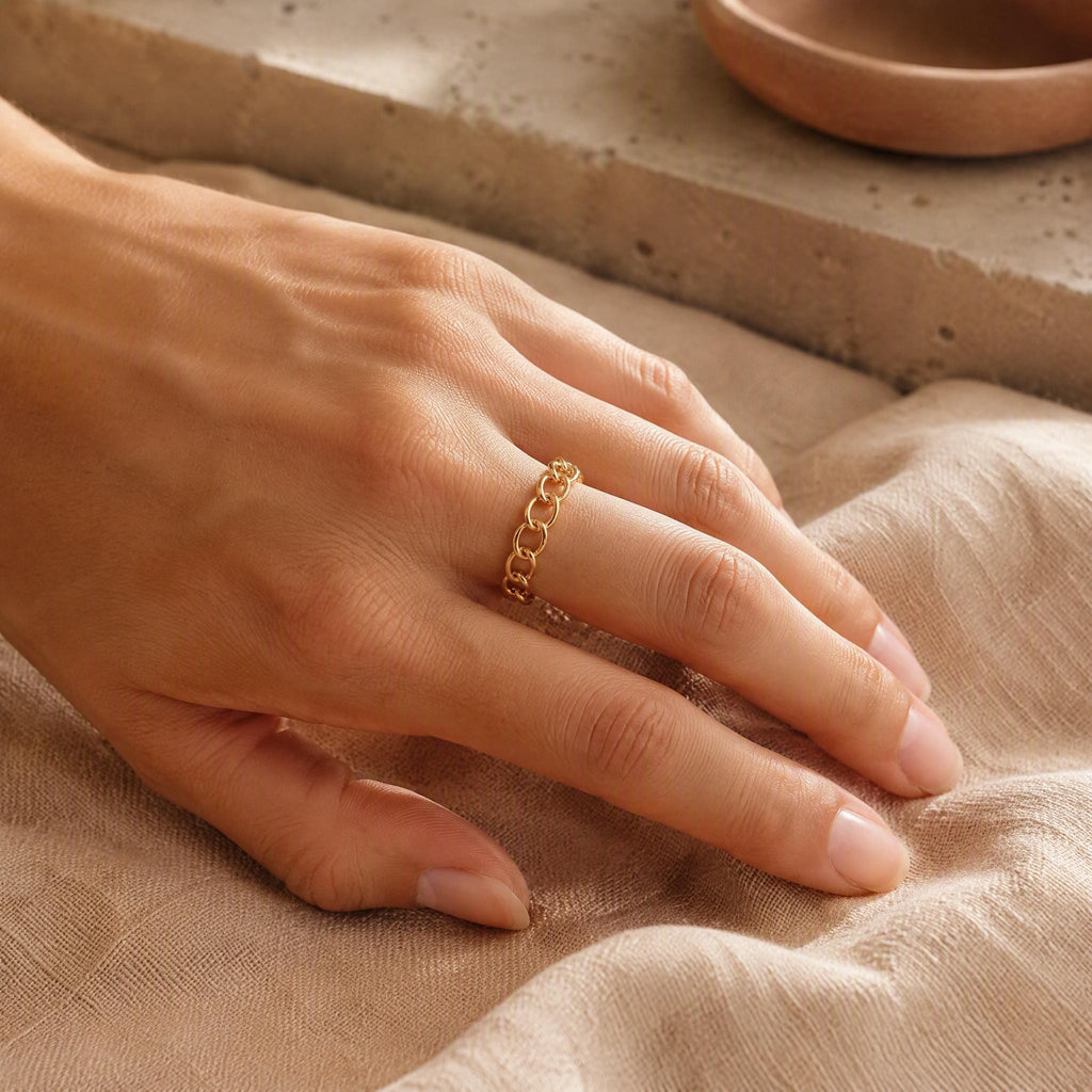 Curb Chain Ring – 4.45mm in solid gold, view 9