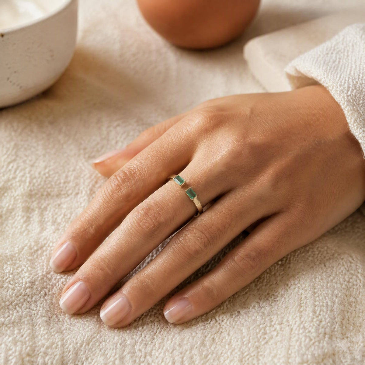 Baguette Emerald Open Ring – Dainty 1.1mm Band in solid gold, view 3
